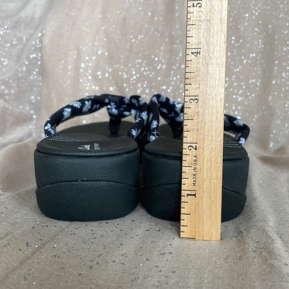 Brand New Clark’s Cloudsteppers Washable Cushioned Black White Daisy Sandals - Picture 9 of 16